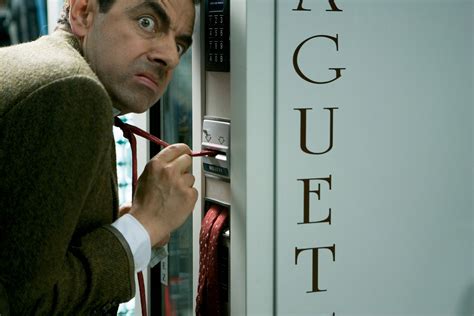 Download Mr Bean 4k Stuck Necktie Wallpaper