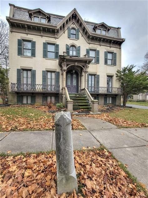 Abandoned Victorian Style Home (Circa 1827) In Historic District