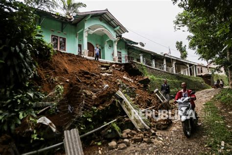 Sebanyal 68 Rumah Rusak Akibat Gempa Bumi Di Sukabumi Republika Online