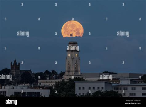 Julys Supermoon The Buck Moon Sets Over Barnsley Town Hall Julys