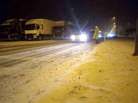 Afyonkarahisar Antalya Kara Yolu yoğun kar yağışı nedeniyle tır