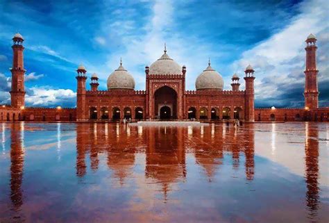 The Grandeur Of Badshahi Mosque Republic Policy