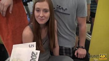 HUNT K Cornudo por dinero permite al cazador follar a su novia en el gimnasio vacío XVIDEOS