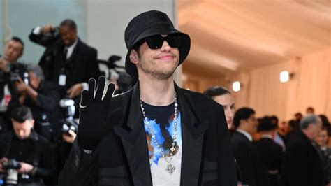 Pete Davidson révèle avoir été sous drogue lors des obsèques d Aretha