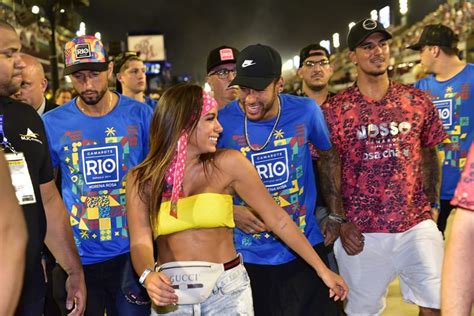 Novo Casal Anitta E Neymar Teriam Se Beijado Em Camarote Da Sapuca