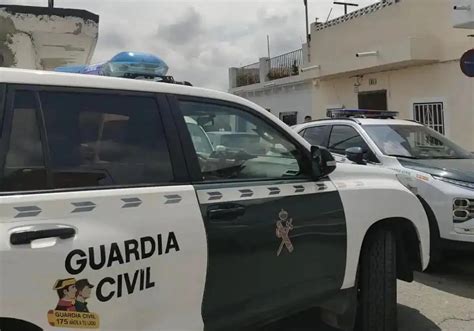 Hallan Los Cad Veres De Un Hombre Y Una Mujer Con Signos De