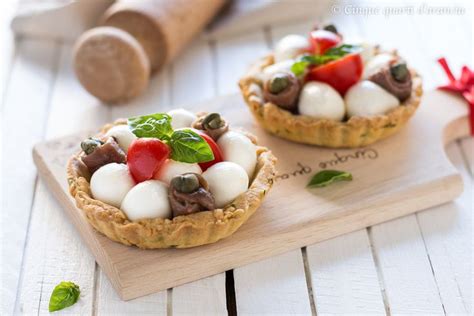 Le Crostatine Salate Mozzarella E Acciughe Sono Una Versione Salata