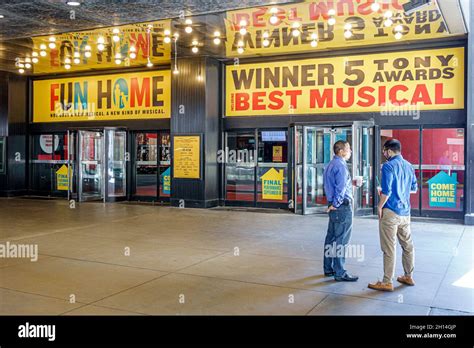 Circle In The Square Theater Nyc Hi Res Stock Photography And Images