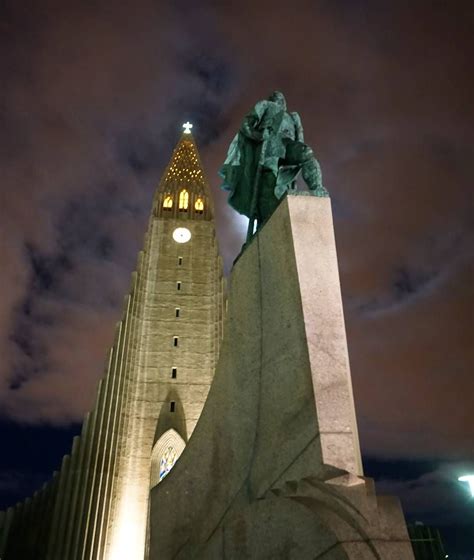 Hallgrimskirkja in Reykjavik, Iceland is at its most dramatic at night ...