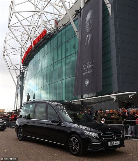 Sir Alex Ferguson Arrives At Sir Bobby Charlton S Funeral As A Long