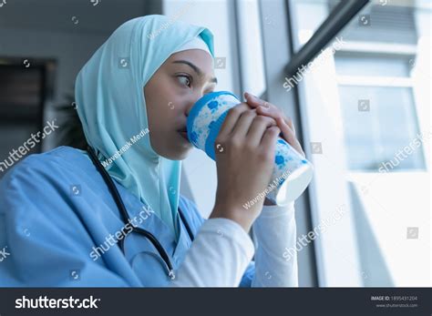 3 Thousand Hot Hijab Women Royalty Free Images Stock Photos Pictures Shutterstock