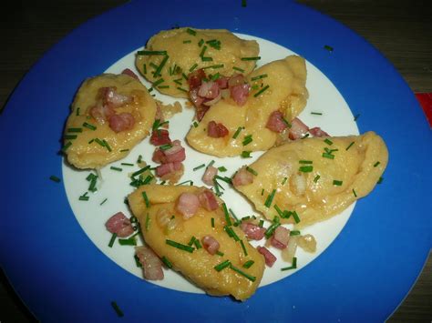 Piroggen gefüllt mit Sauerkraut Speck Rezept kochbar de