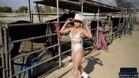 Curvy Latina Milf Mia Valentine Likes To Ride And Exposes Her Hot Body