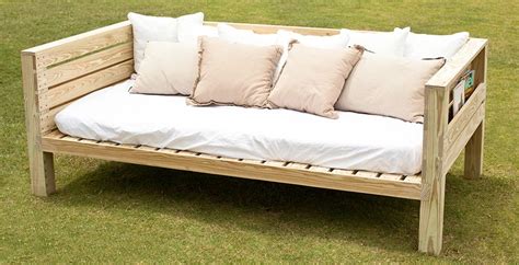 Build An Outdoor Daybed Free Project Plan The Daybed Fits A Twin