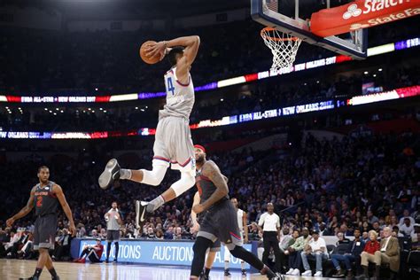 Giannis Antetokounmpo Dunk : Giannis Antetokounmpo Dunk Show Set To Return To Madison Square ...