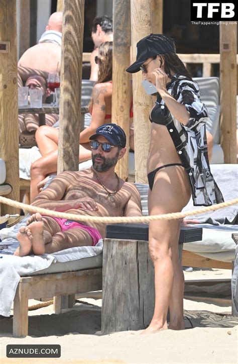 Eva Longoria Sexy Seen Flaunting Her Hot Figure At The Beach In Marbella Aznude