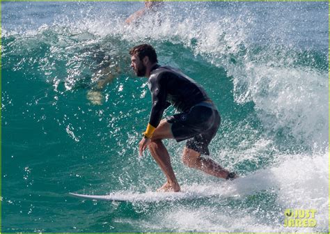 Chris Hemsworth Looks Super Hot Surfing in Australia: Photo 3642117 ...