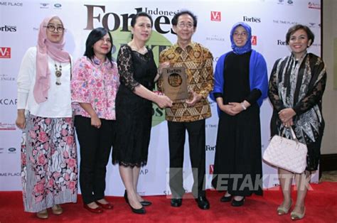 Sido Muncul Raih Penghargaan Forbes Ketaketik