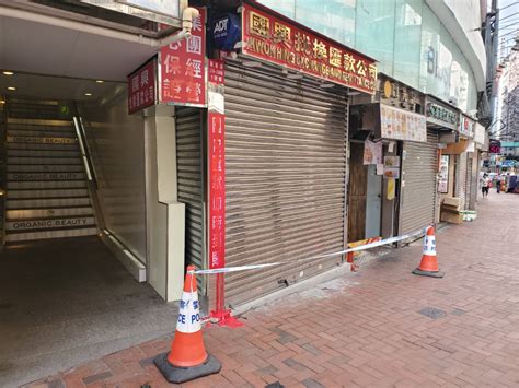 港九多家找换店遭淋红油 警疑有关连 星岛日报