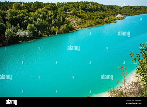 Beau Paysage Un Lac De Montagne Avec Une Eau Turquoise Rare C Te En