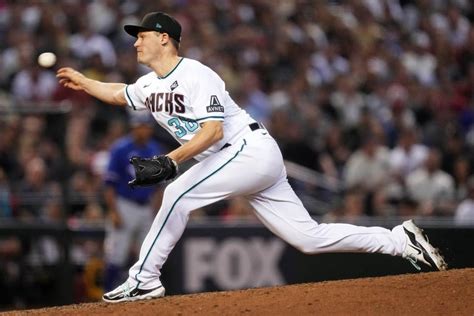 Diamondbacks Closer Paul Sewald Stays In Dugout Watches Rangers