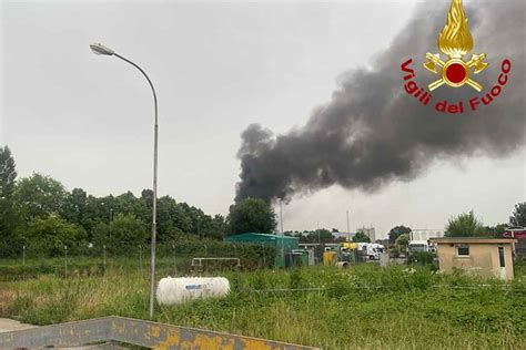 Ronchi Dei Legionari Incendio Nella Zona Industriale Impegnati Nella