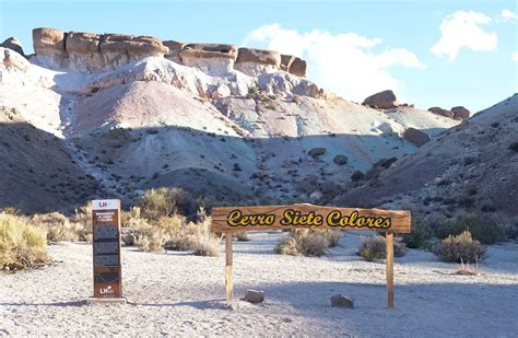 Un Cerro De Siete Colores Al Este De Uspallata