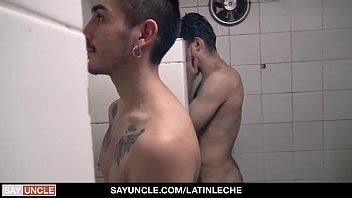Bathroom Videos Page 1 XVIDEOS