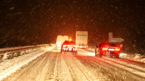 NonstopNews Bis zu 30 Zentimeter Neuschnee sorgen in der Nacht für