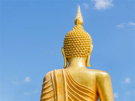 Grande Statua Dorata Di Buddha In Tempio Della Tailandia Immagine Stock