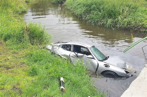 Porsche Durchschl Gt Br Ckengel Nder Und Landet Im Wasser General