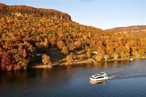 Fall Foliage in Tennessee - The Vacation Gals