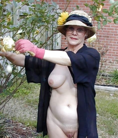 Omas Und Reife Nackt Im Garten Porno Bilder Sex Fotos XXX Bilder 3910989 PICTOA