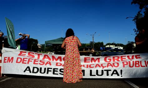 A Gazeta Professores mantêm greve nas universidades após nova negociação