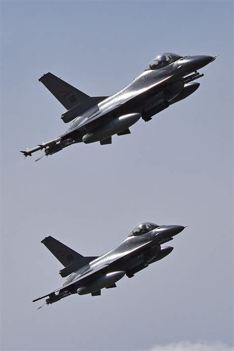 ACE19 – F-16 pair Break. Bodø, 24-5-2019 | A pair of F-16AMs… | Flickr
