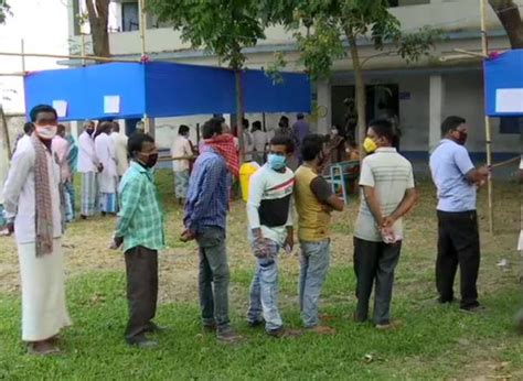 West Bengal Polls People Queue Up To Cast Their Vote For The Sixth Phase