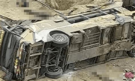 Accident Nfior Tor N Peru Un Autobuz A C Zut De Pe Falez Cel Pu In