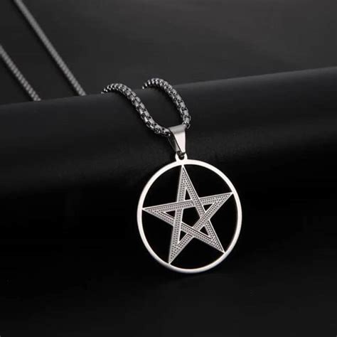 Pentagramme De Style Amulette Avec Collier En Acier Inoxydable