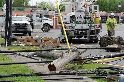 After Tornado Pasadena Begins Cleanup