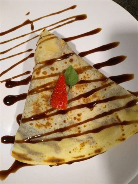 Crepe Franc S Ganache De Chocolate E Morango Sobremesa De Caf