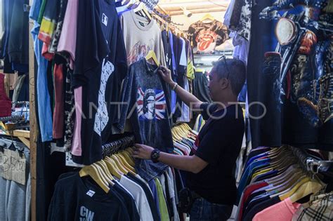 Alterantif Tempat Belanja Baju Lebaran ANTARA Foto