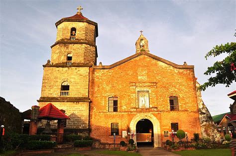 800px-Boac_Cathedral,_Marinduque | The Happy Trip