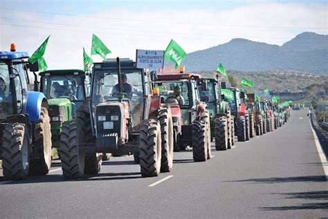 Los Agricultores Se Concentran Hoy Ante El Ministerio Para Denunciar La