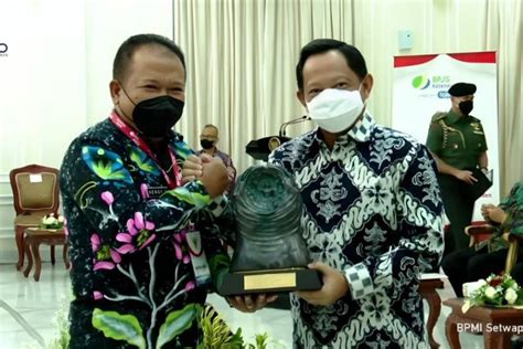 Pemkab Jember Raih Juara Paritrana Award Antara News