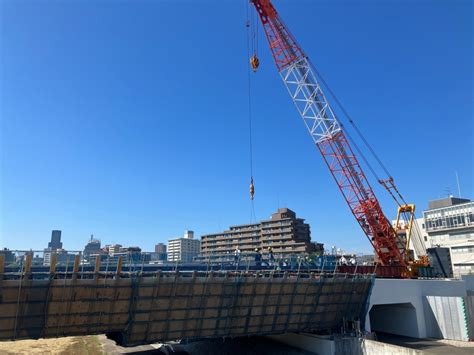 200t吊クローラクレーンの組立が完了しました 宮沢橋橋梁上部工工事 宮沢橋橋梁上部工工事webサイト