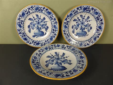 Antiques Atlas - Set Of Three Delft Plates