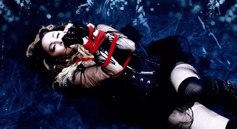 Madonna Faz Primeira Performance De Devil Pray Em Programa Italiano