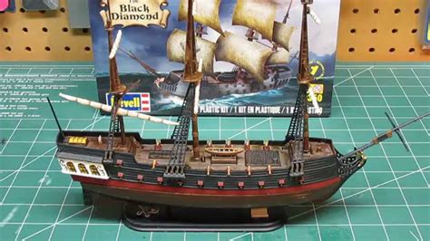 Pirate Ship Black Diamond Snap Tite Plastic Model Ship Kit 1 350