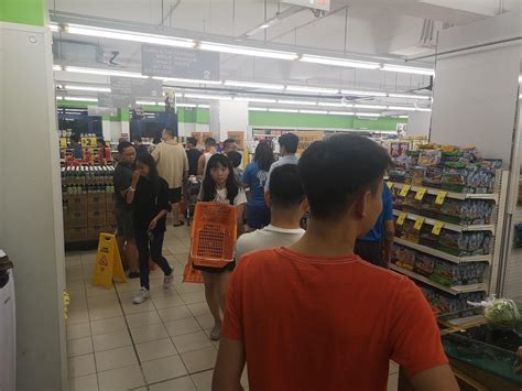 S'poreans do some late-night grocery shopping after M'sia announces ...