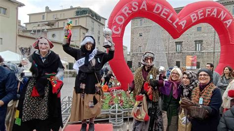 Terni Sabato La 40esima Corsa Della Befana Unoccasione Di Festa E